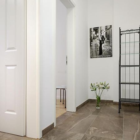Newton-Appartement Mit 3 Schlafzimmern Берлін Екстер'єр фото