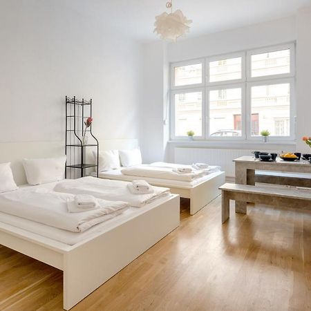 Newton-Appartement Mit 3 Schlafzimmern Берлін Екстер'єр фото