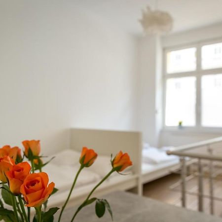 Newton-Appartement Mit 3 Schlafzimmern Берлін Екстер'єр фото