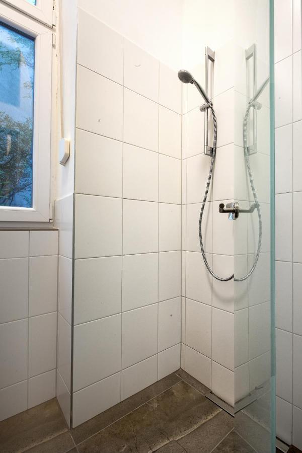 Newton-Appartement Mit 3 Schlafzimmern Берлін Екстер'єр фото
