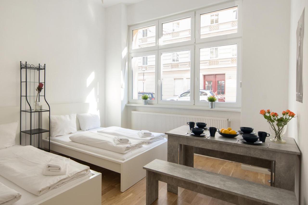 Newton-Appartement Mit 3 Schlafzimmern Берлін Екстер'єр фото
