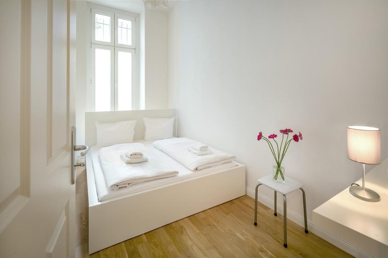 Newton-Appartement Mit 3 Schlafzimmern Берлін Екстер'єр фото