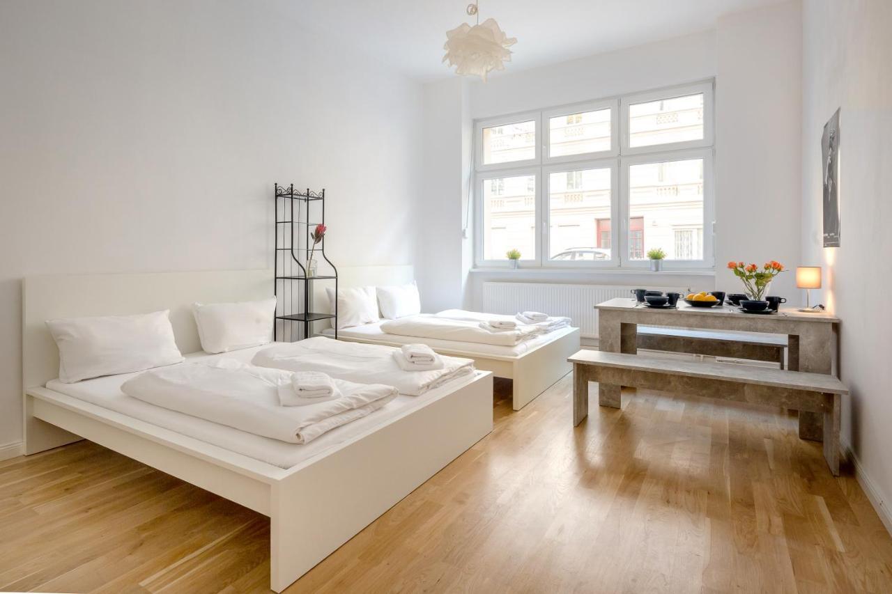 Newton-Appartement Mit 3 Schlafzimmern Берлін Екстер'єр фото