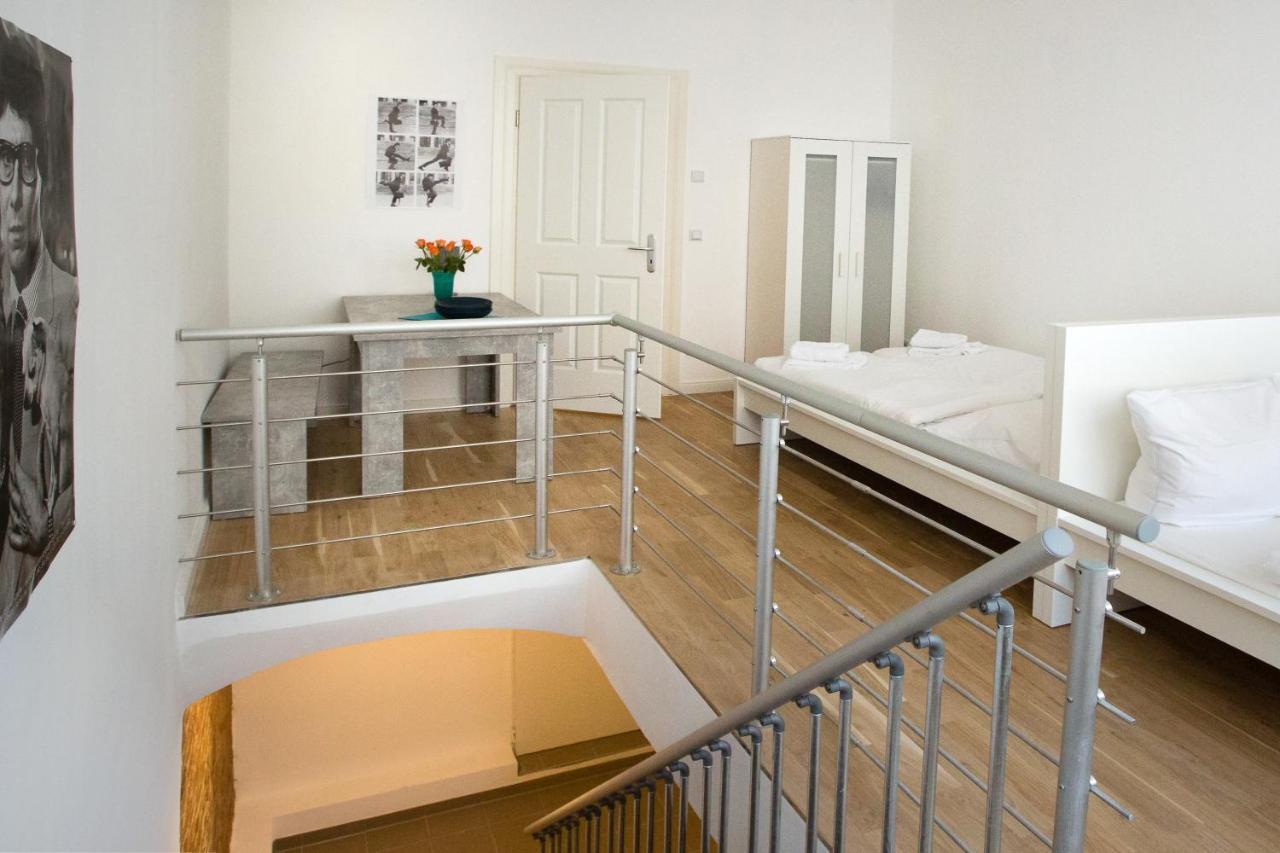 Newton-Appartement Mit 3 Schlafzimmern Берлін Екстер'єр фото