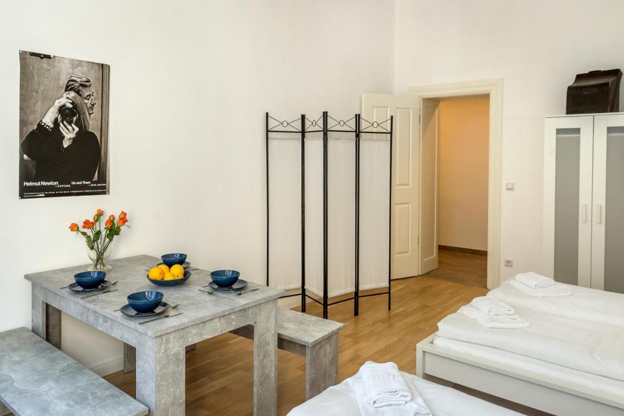 Newton-Appartement Mit 3 Schlafzimmern Берлін Екстер'єр фото