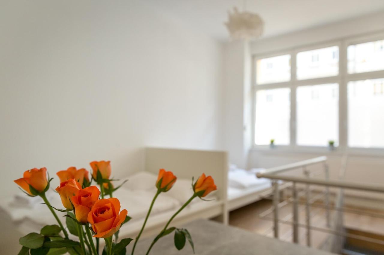 Newton-Appartement Mit 3 Schlafzimmern Берлін Екстер'єр фото